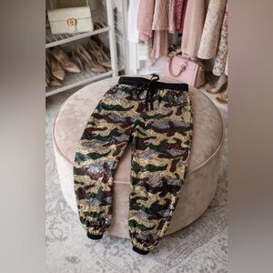 Toyouth camo joggers w/ pockets, black elastic hem, drawstring stretch waist 💚🖤